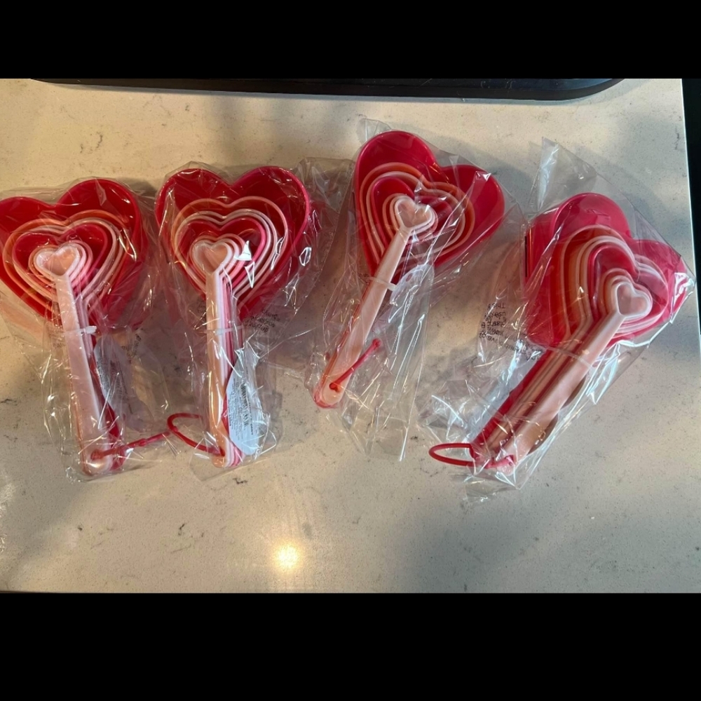 Heart measuring spoon and cup
